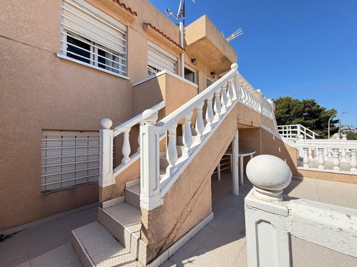 Image No.10-3 Bed House for sale