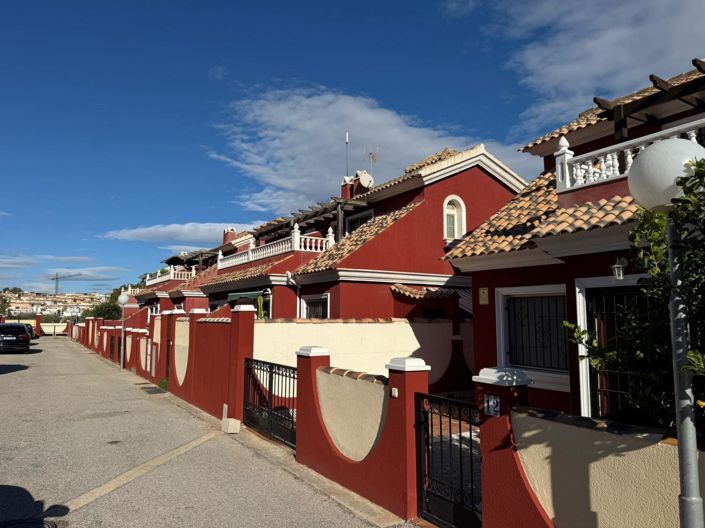 Image No.8-3 Bed House for sale