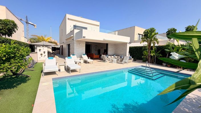 Image No.48-4 Bed Villa for sale
