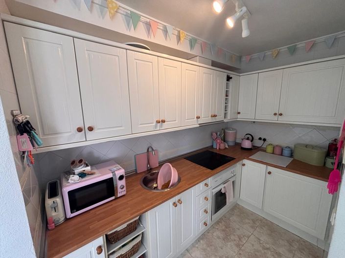 Image No.6-2 Bed Property for sale