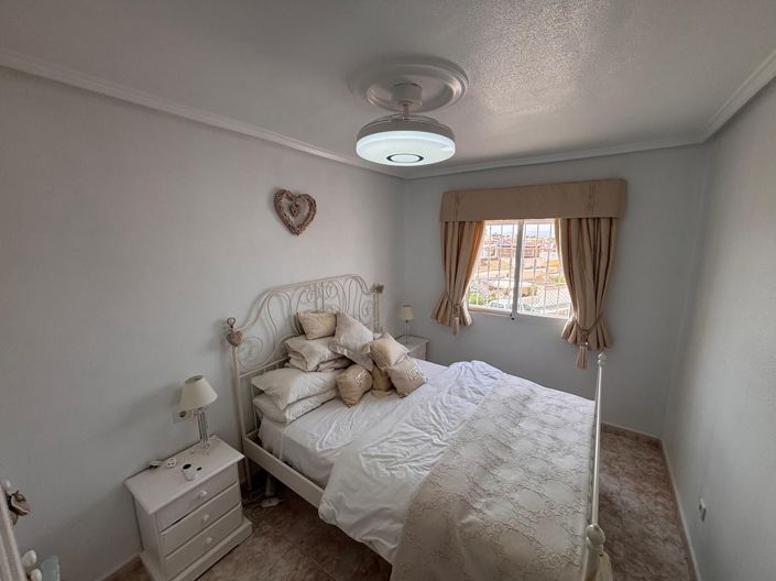Image No.7-2 Bed Property for sale
