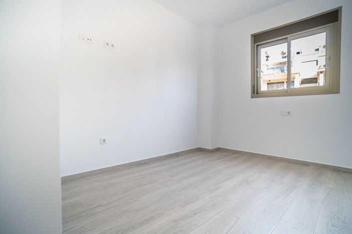 Image No.10-3 Bed Apartment for sale