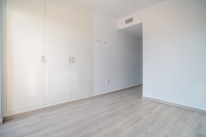 Image No.17-3 Bed Apartment for sale