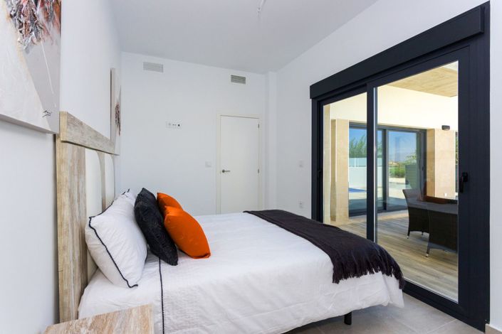 Image No.25-3 Bed House for sale