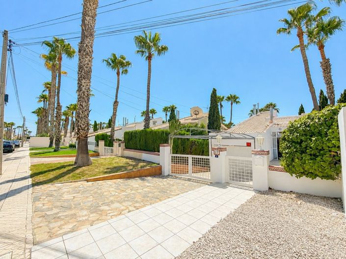 Image No.2-3 Bed Villa for sale