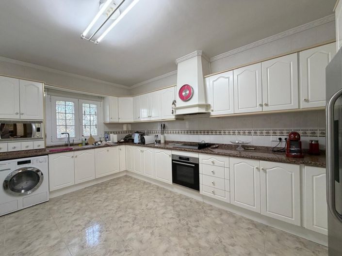 Image No.19-6 Bed Villa for sale