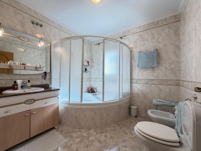 Image No.29-6 Bed Villa for sale