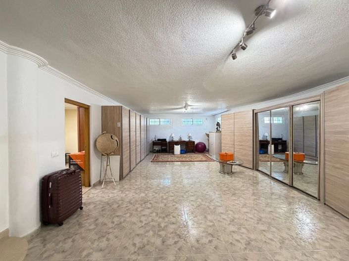 Image No.35-6 Bed Villa for sale