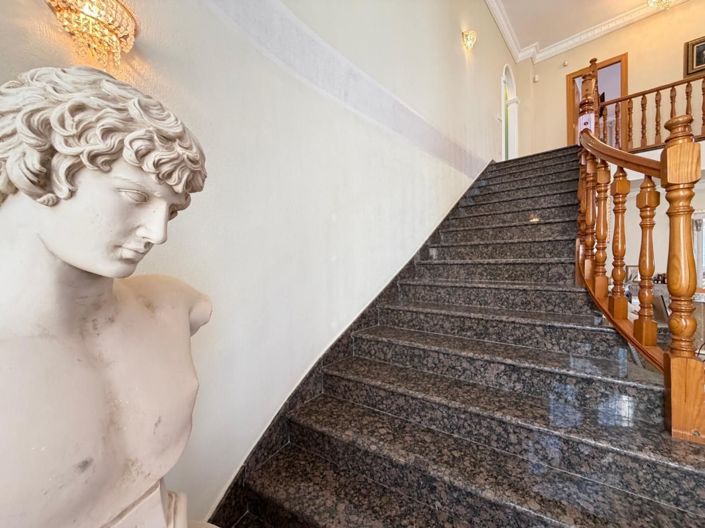 Image No.40-6 Bed Villa for sale
