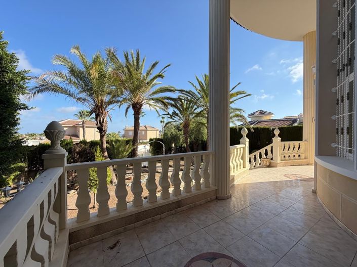 Image No.8-6 Bed Villa for sale