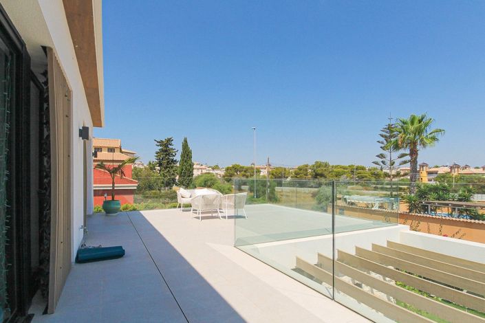Image No.33-3 Bed Villa for sale
