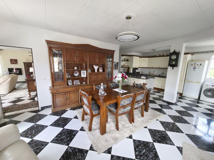 Image No.7-3 Bed Villa for sale