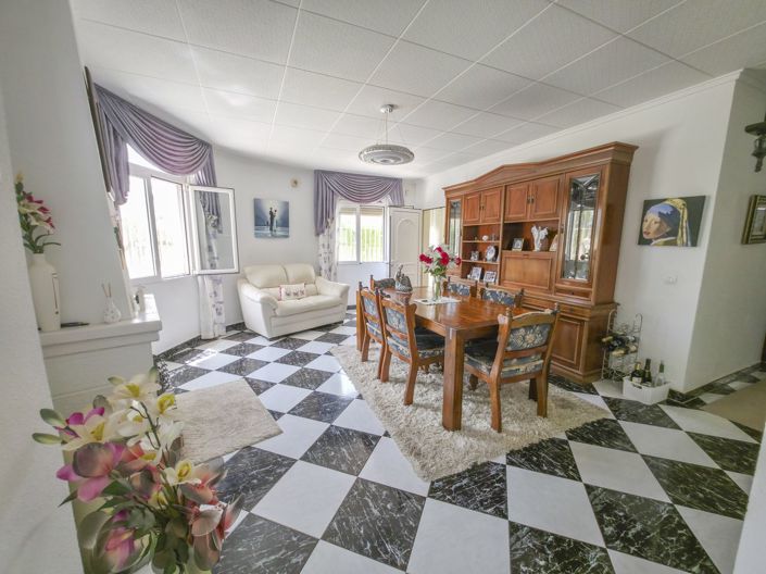Image No.9-3 Bed Villa for sale