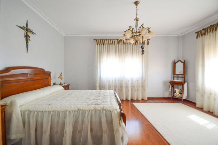 Image No.12-5 Bed Villa for sale