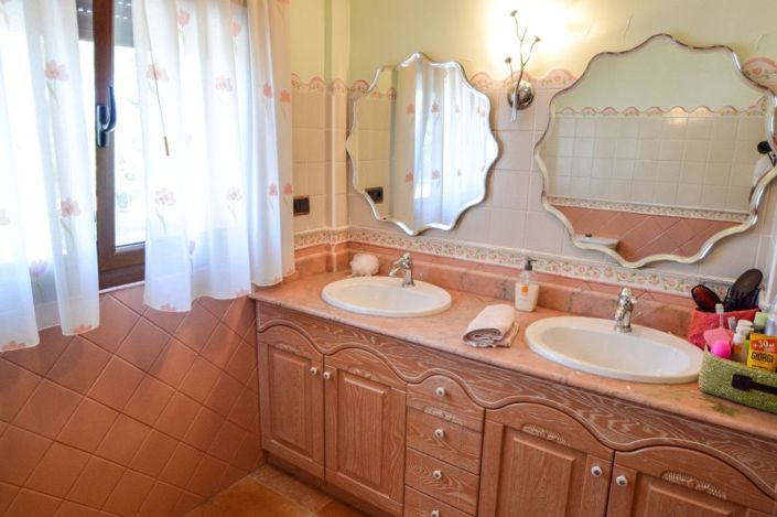 Image No.16-5 Bed Villa for sale