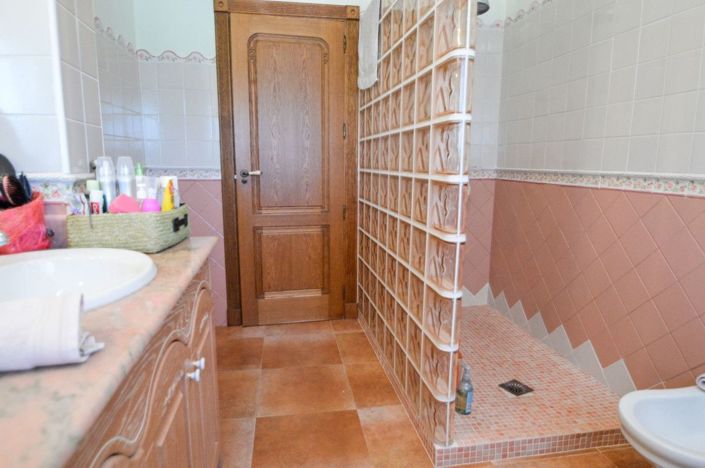 Image No.17-5 Bed Villa for sale