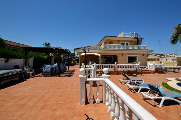 Image No.12-6 Bed Villa for sale