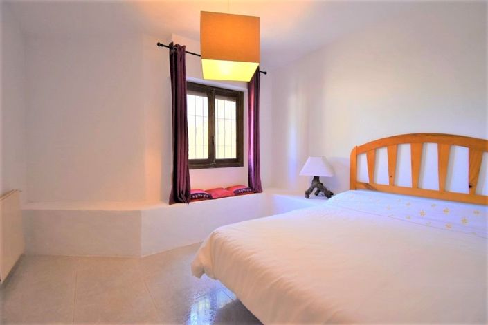 Image No.12-6 Bed Villa for sale