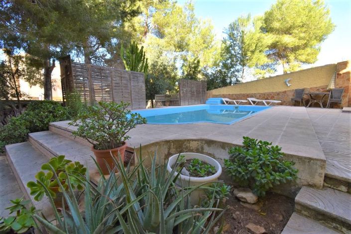 Image No.2-6 Bed Villa for sale