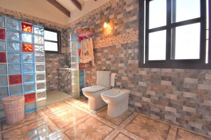 Image No.18-4 Bed Villa for sale