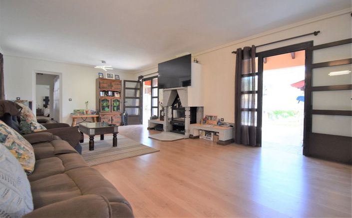 Image No.3-4 Bed Villa for sale