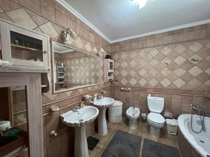 Image No.10-3 Bed Villa for sale