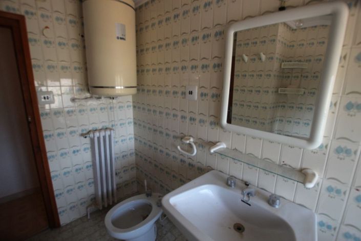 Image No.19-6 Bed Country House for sale