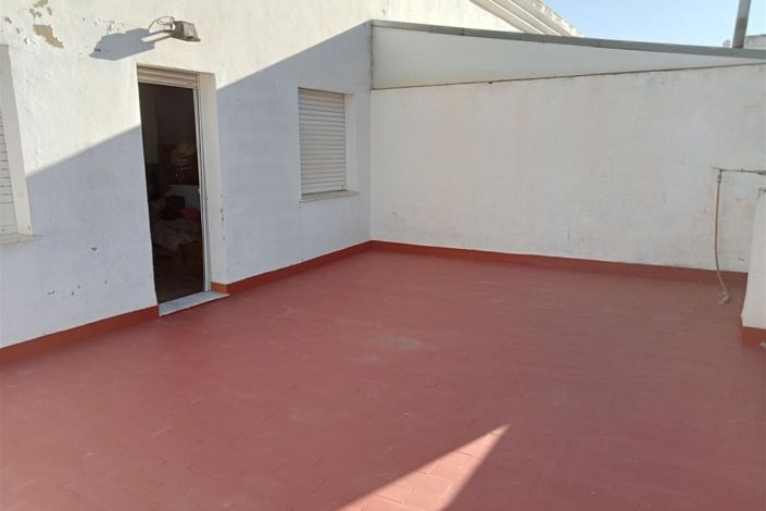 Image No.17-4 Bed House for sale