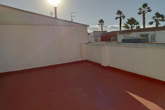 Image No.18-4 Bed House for sale