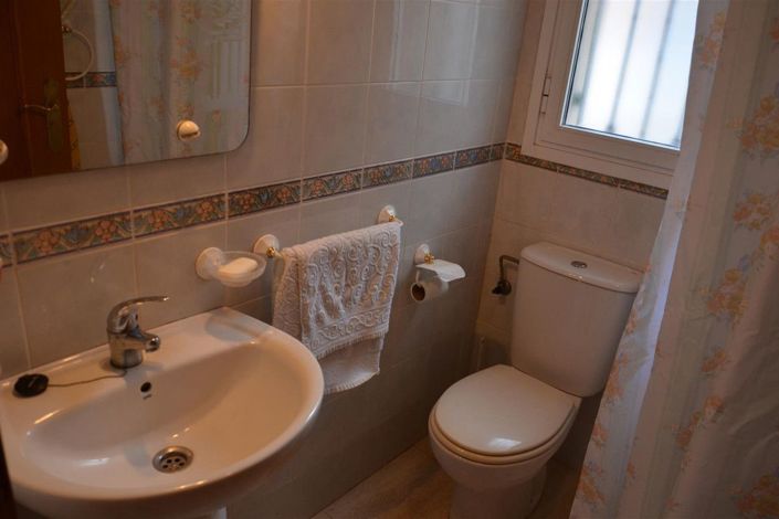 Image No.14-2 Bed House for sale
