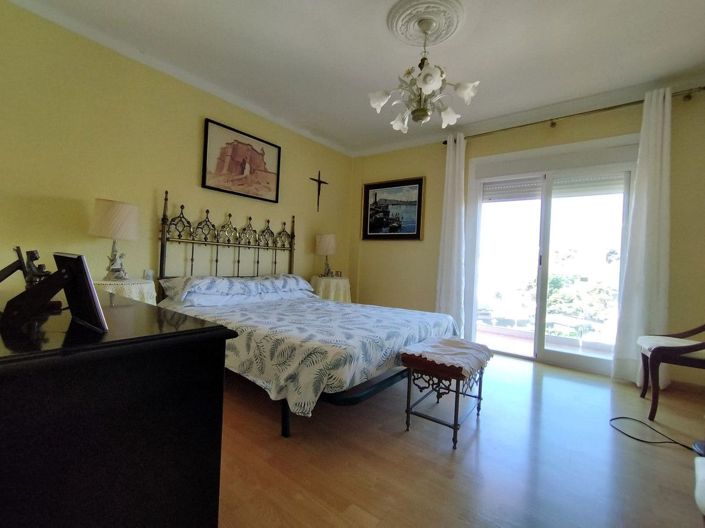 Image No.24-4 Bed Apartment for sale