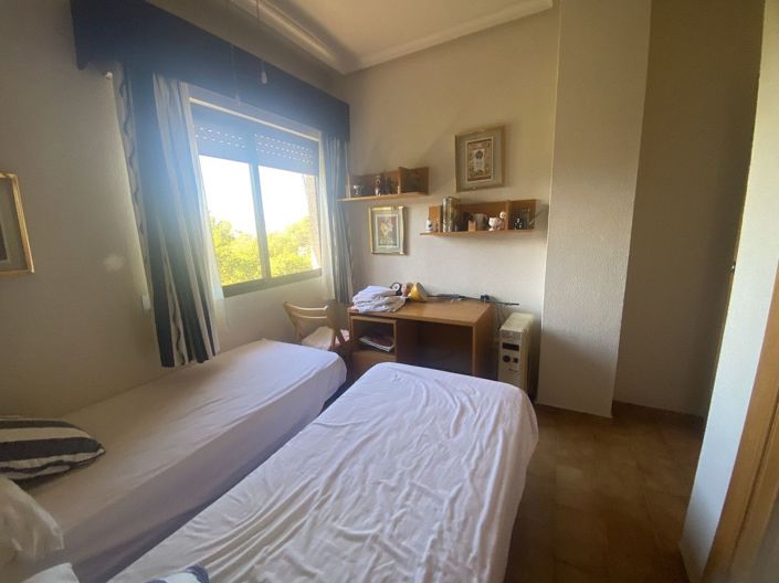 Image No.18-5 Bed House for sale