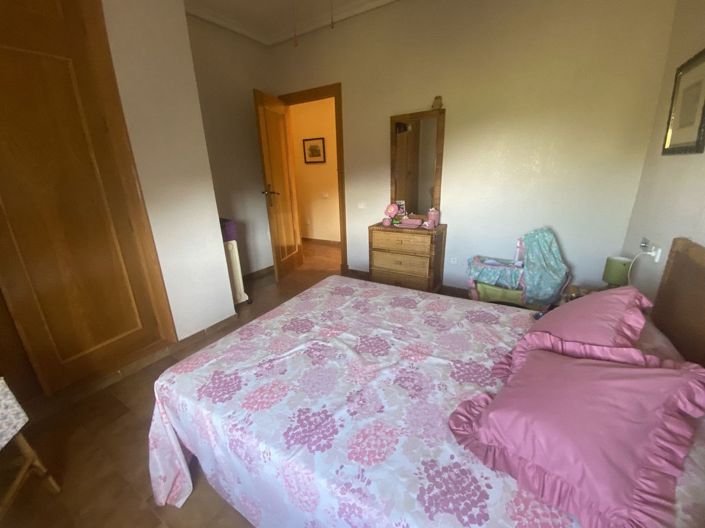 Image No.20-5 Bed House for sale