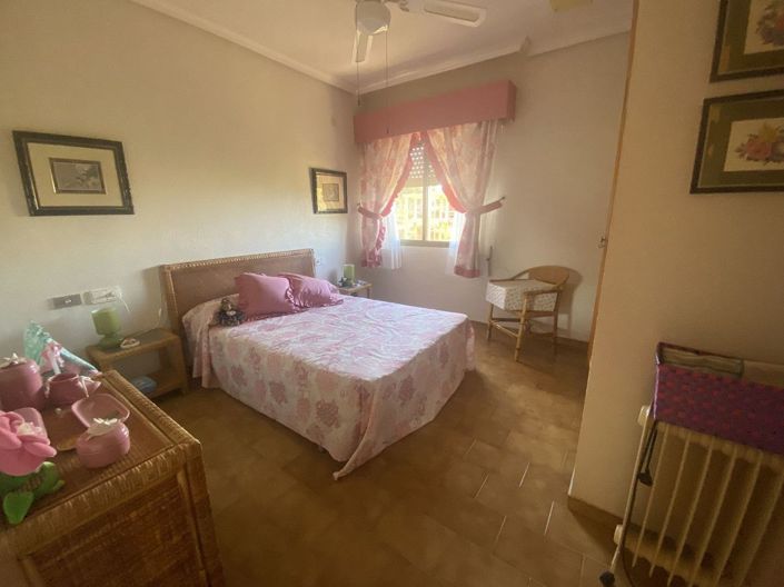 Image No.21-5 Bed House for sale