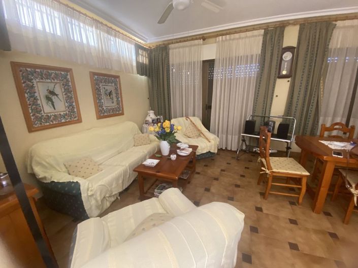 Image No.6-5 Bed House for sale