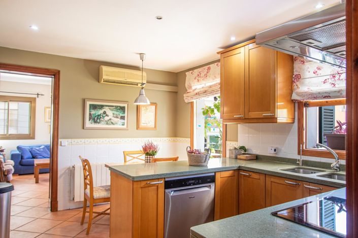 Image No.11-4 Bed Property for sale