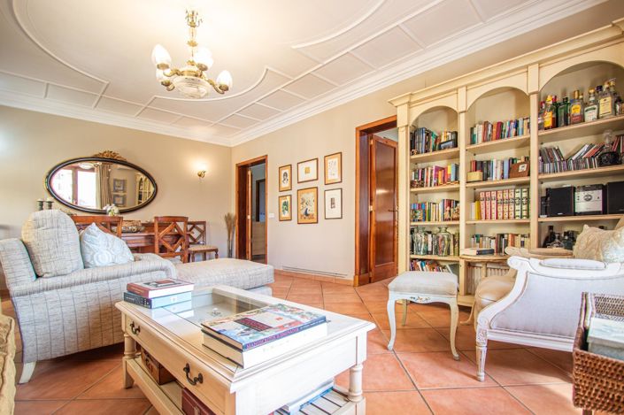 Image No.12-4 Bed Property for sale
