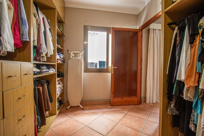 Image No.27-4 Bed Property for sale