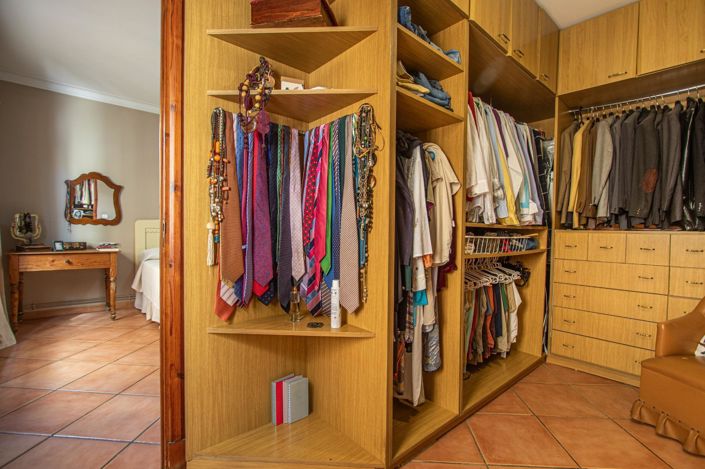 Image No.28-4 Bed Property for sale