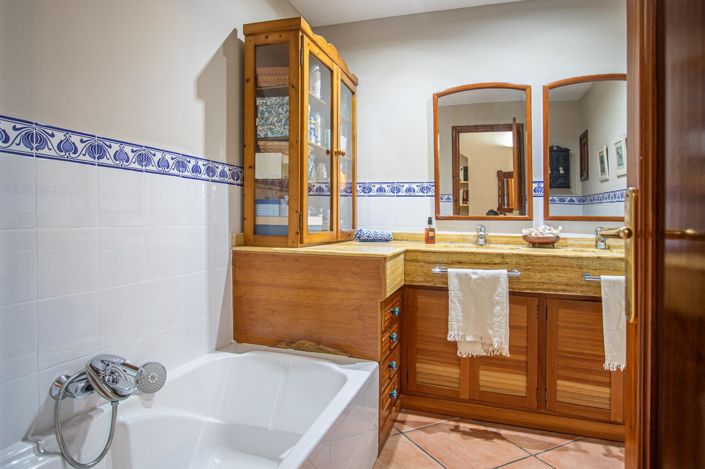 Image No.29-4 Bed Property for sale