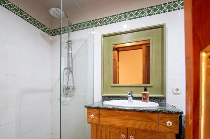 Image No.36-4 Bed Property for sale