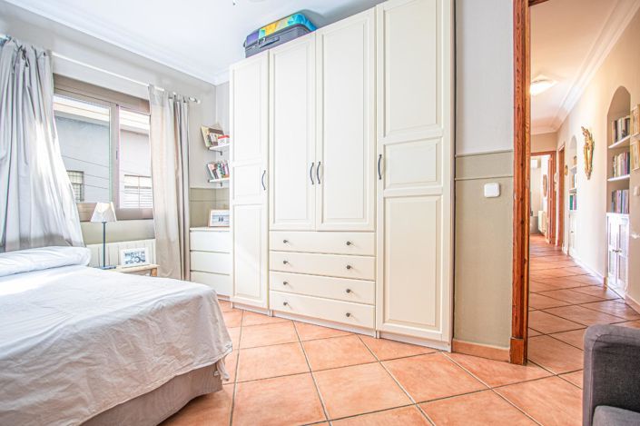 Image No.38-4 Bed Property for sale