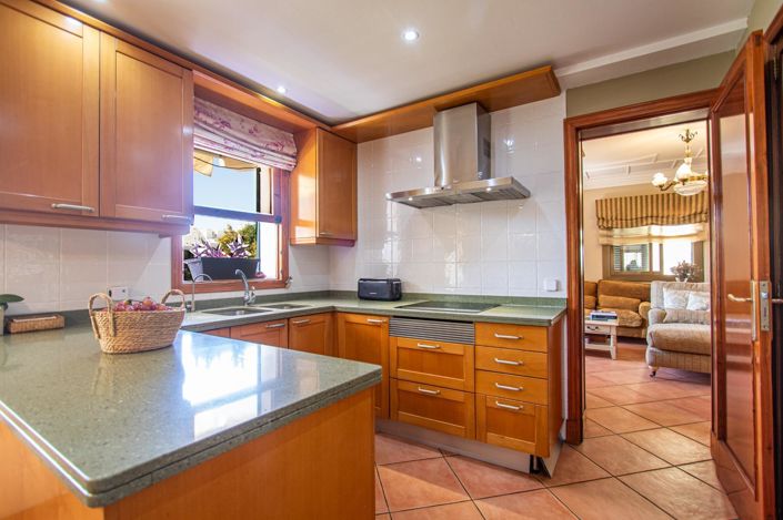 Image No.8-4 Bed Property for sale