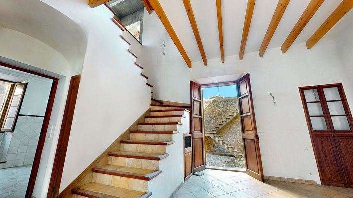 Image No.19-7 Bed House for sale
