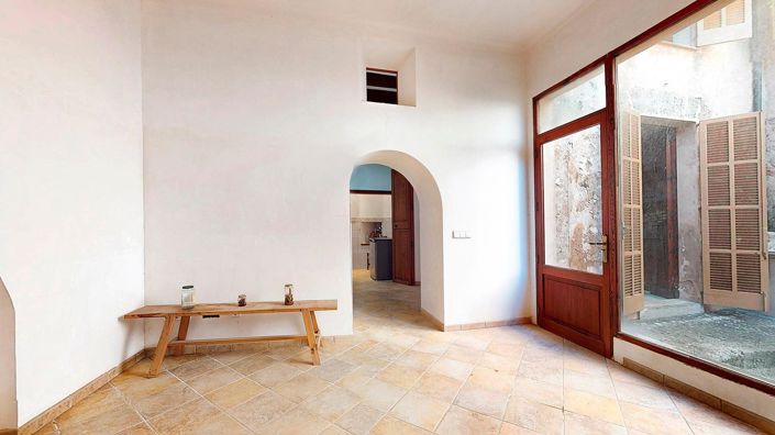 Image No.24-7 Bed House for sale