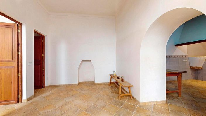 Image No.25-7 Bed House for sale