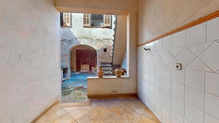 Image No.26-7 Bed House for sale