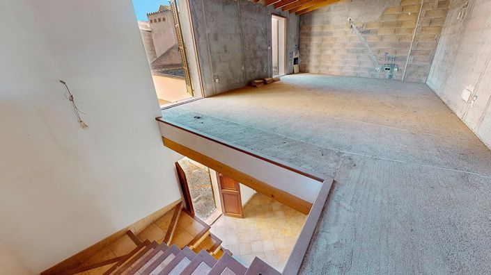 Image No.27-7 Bed House for sale