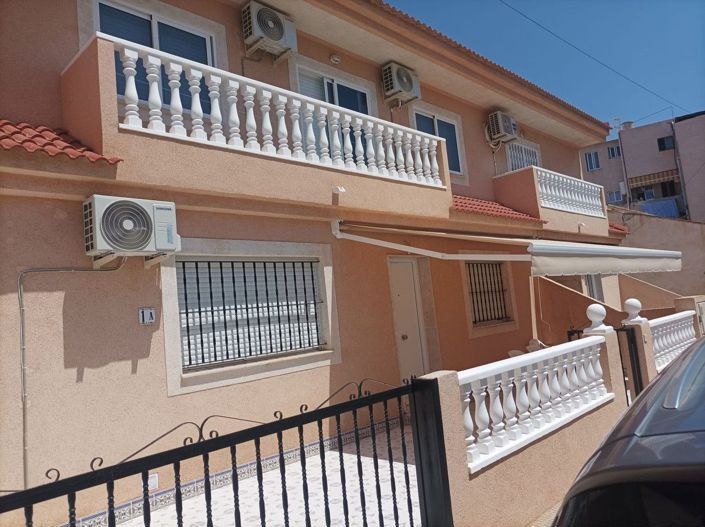 Image No.2-4 Bed Villa for sale