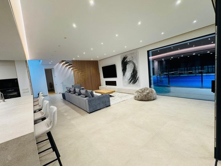 Image No.9-4 Bed Villa for sale